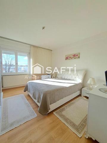 Situé à Mulhouse, immeuble de rapport des années 1955, en grande partie rénové, opportunité idéale investisseur ou projet familial avec revenus locatifs à la clé – 211 m² sur 460 m² de terrain – Fort potentiel