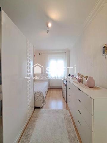 Situé à Mulhouse, immeuble de rapport des années 1955, en grande partie rénové, opportunité idéale investisseur ou projet familial avec revenus locatifs à la clé – 211 m² sur 460 m² de terrain – Fort potentiel