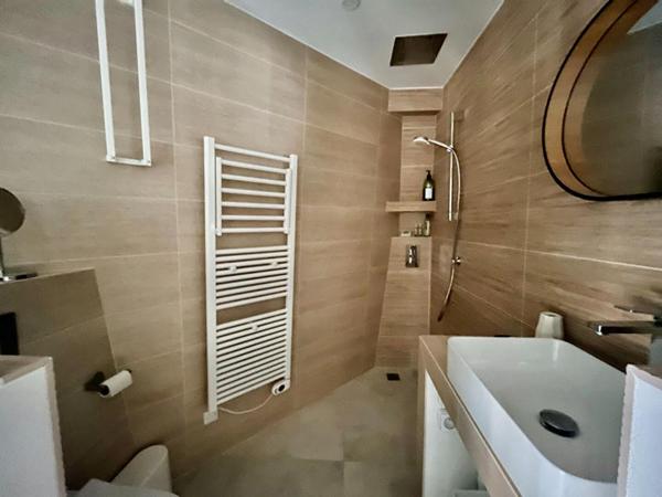 Appartement  2 pièces ,coup de coeur, clés en main, comme une suite de palace