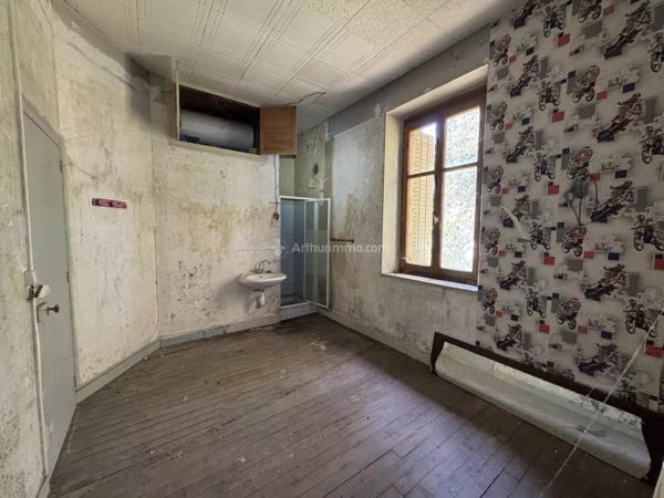 Vente                                                      Maison de village
                        
                     5 pièces                      78 m2                     à Liffol-le-Grand