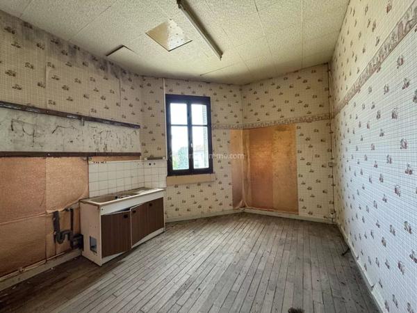 Vente                                                      Maison de village
                        
                     5 pièces                      78 m2                     à Liffol-le-Grand