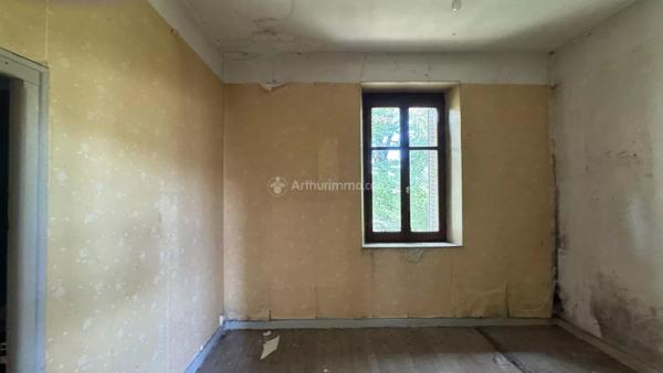 Vente                                                      Maison de village
                        
                     5 pièces                      78 m2                     à Liffol-le-Grand
