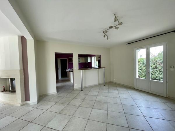 À vendre - Maison contemporaine, 9 pièces située à Saint-Cyr-sur-Loire (37540)