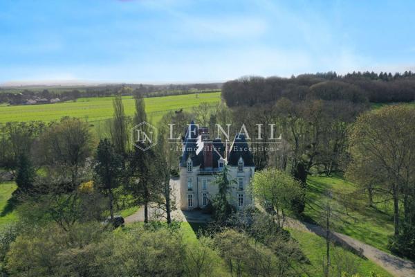 Agréable château du XIXe siècle dans la Sarthe