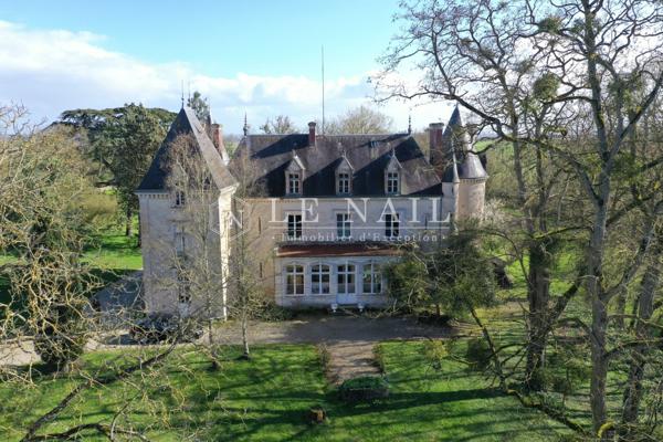 Agréable château du XIXe siècle dans la Sarthe