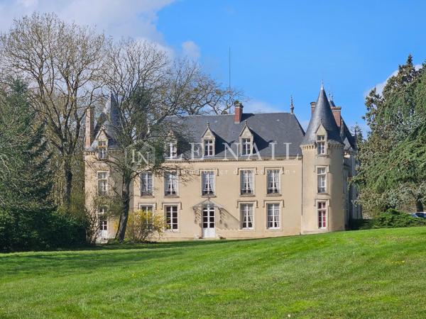 Agréable château du XIXe siècle dans la Sarthe