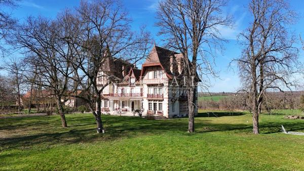 Elégant manoir du XIXe siècle à vendre au Sud de la Bourgogne