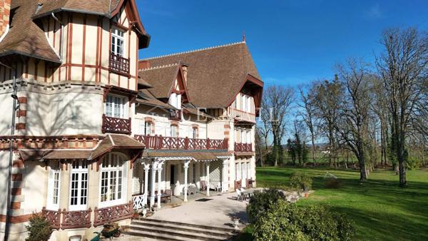 Elégant manoir du XIXe siècle à vendre au Sud de la Bourgogne