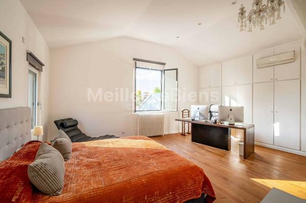 Maison style Hôtel particulier 270 m2 refaite à neuf avec  jardin paysagé et terrasse sud