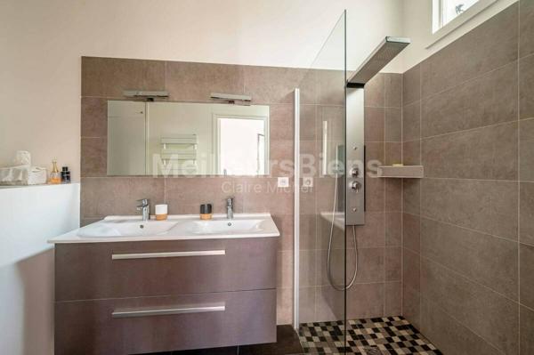 Maison style Hôtel particulier 270 m2 refaite à neuf avec  jardin paysagé et terrasse sud