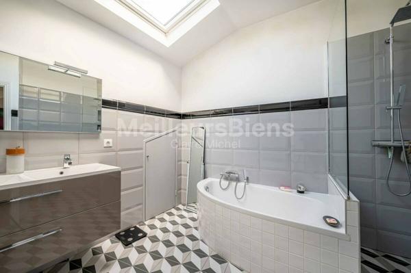 Maison style Hôtel particulier 270 m2 refaite à neuf avec  jardin paysagé et terrasse sud