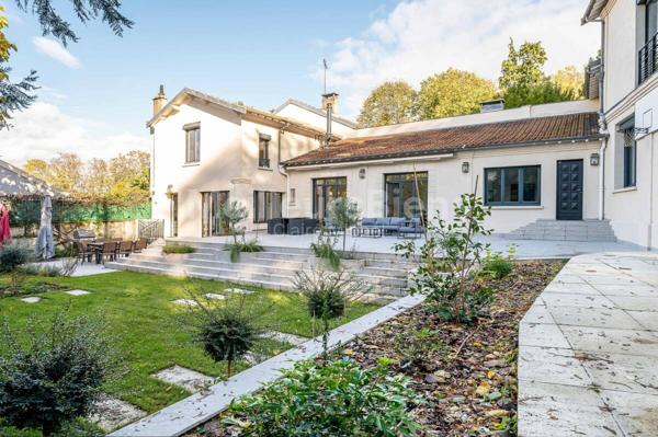 Maison style Hôtel particulier 270 m2 refaite à neuf avec  jardin paysagé et terrasse sud
