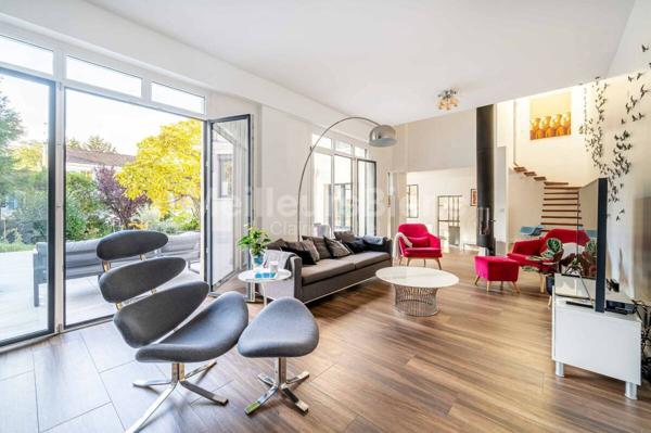 Maison style Hôtel particulier 270 m2 refaite à neuf avec  jardin paysagé et terrasse sud