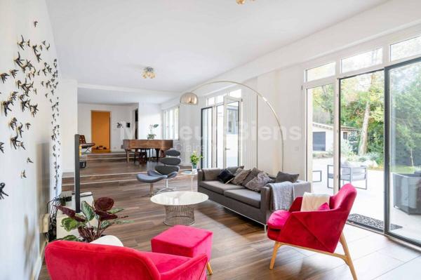 Maison style Hôtel particulier 270 m2 refaite à neuf avec  jardin paysagé et terrasse sud