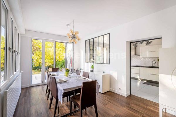Maison style Hôtel particulier 270 m2 refaite à neuf avec  jardin paysagé et terrasse sud