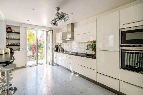 Maison style Hôtel particulier 270 m2 refaite à neuf avec  jardin paysagé et terrasse sud