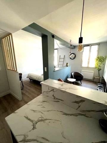 Location / Studio meublé à Niort (79000)