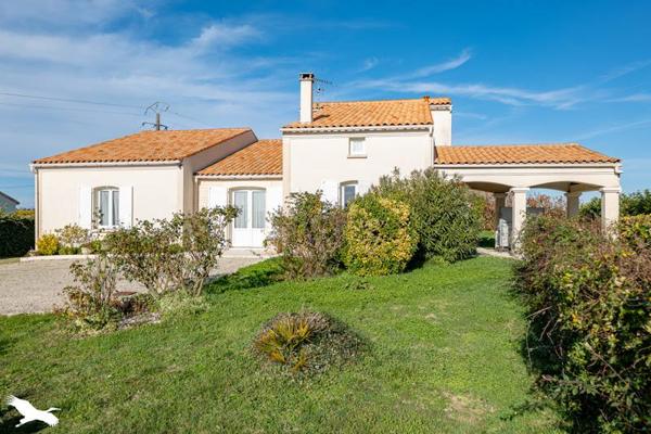 Maison à vendre |  Saintes |  6 pièces | 242 m²