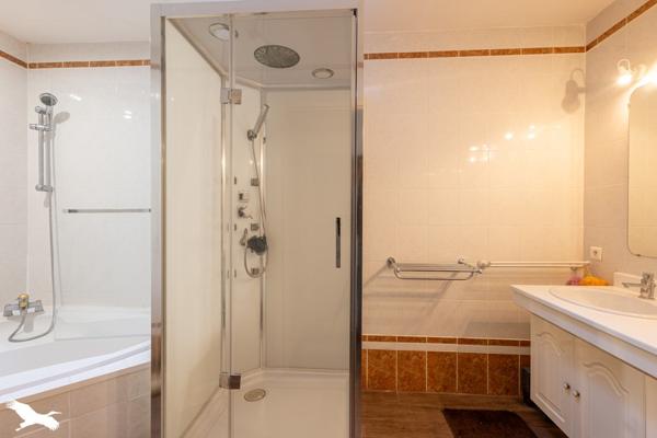 Maison à vendre |  Saintes |  6 pièces | 242 m²