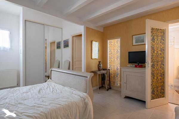 Maison à vendre |  Saintes |  6 pièces | 242 m²