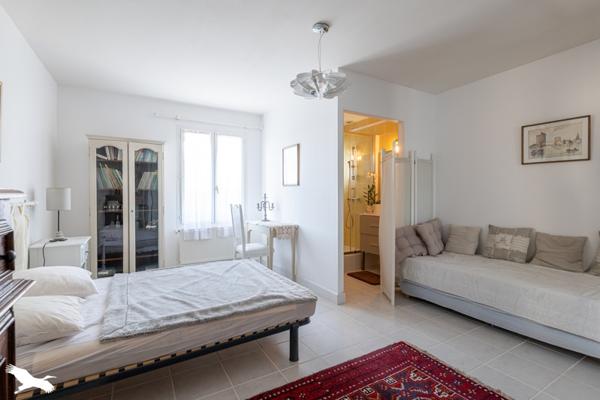 Maison à vendre |  Saintes |  6 pièces | 242 m²