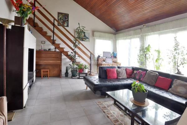 Vente                                                      Maison
                        
                     8 pièces                      165 m2                     à Villeneuve-Saint-Georges