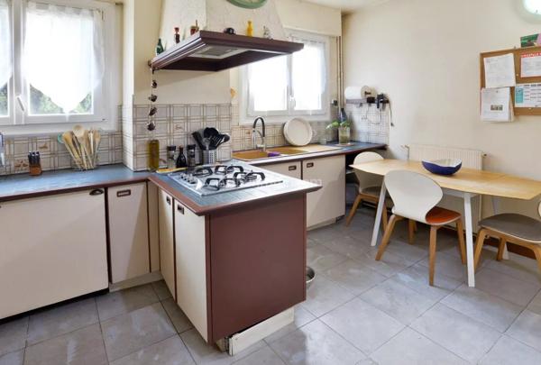 Vente                                                      Maison
                        
                     8 pièces                      165 m2                     à Villeneuve-Saint-Georges