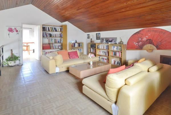 Vente                                                      Maison
                        
                     8 pièces                      165 m2                     à Villeneuve-Saint-Georges
