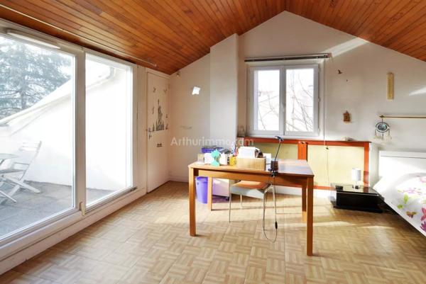 Vente                                                      Maison
                        
                     8 pièces                      165 m2                     à Villeneuve-Saint-Georges