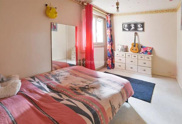 Vente                                                      Maison
                        
                     8 pièces                      165 m2                     à Villeneuve-Saint-Georges