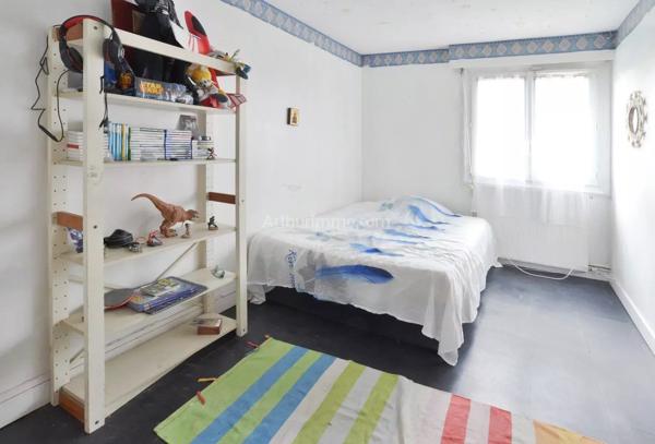 Vente                                                      Maison
                        
                     8 pièces                      165 m2                     à Villeneuve-Saint-Georges