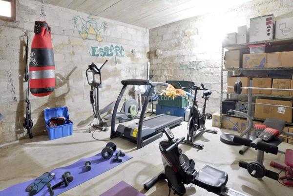 Vente                                                      Maison
                        
                     8 pièces                      165 m2                     à Villeneuve-Saint-Georges