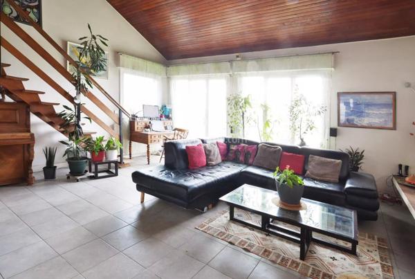 Vente                                                      Maison
                        
                     8 pièces                      165 m2                     à Villeneuve-Saint-Georges