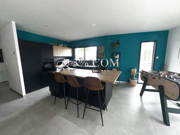 Maison
                                                                                                                                                                                                                                                                                                                        5 pièce(s)                                                                                                                                                                                                          4 chambre(s)                                                                                                                                                                                                          144  m²
