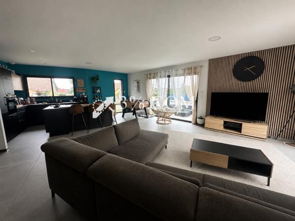 Maison
                                                                                                                                                                                                                                                                                                                        5 pièce(s)                                                                                                                                                                                                          4 chambre(s)                                                                                                                                                                                                          144  m²