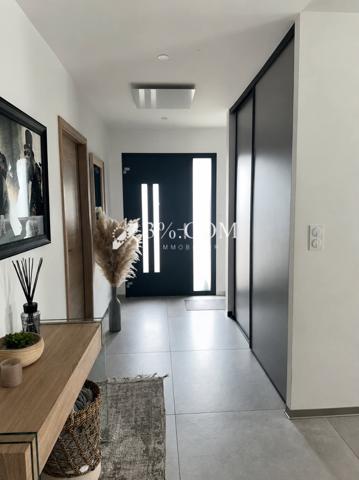 Maison
                                                                                                                                                                                                                                                                                                                        5 pièce(s)                                                                                                                                                                                                          4 chambre(s)                                                                                                                                                                                                          144  m²