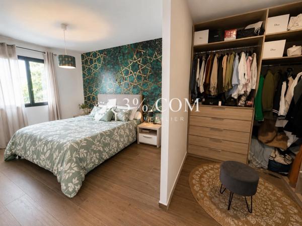 Maison
                                                                                                                                                                                                                                                                                                                        5 pièce(s)                                                                                                                                                                                                          4 chambre(s)                                                                                                                                                                                                          144  m²