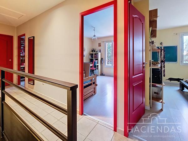 Pélissanne (13330) La vie provençale pratique, au calme et à pied des commodités