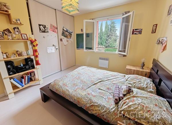 Pélissanne (13330) La vie provençale pratique, au calme et à pied des commodités