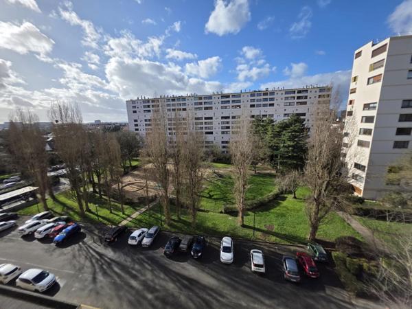 Appartement en Duplex Montant à 12min à pied RER B