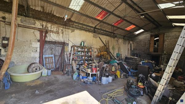 Charentaise de 300 m² à SEMUSSAC