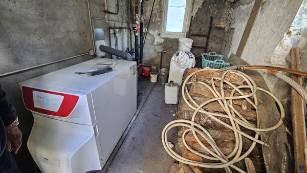 Charentaise de 300 m² à SEMUSSAC