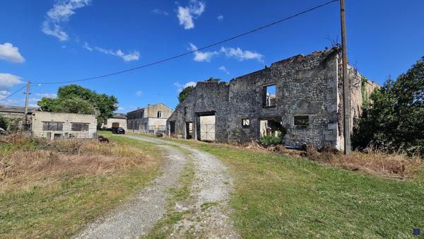 Charentaise de 300 m² à SEMUSSAC