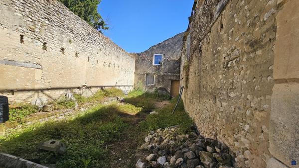 Charentaise de 300 m² à SEMUSSAC