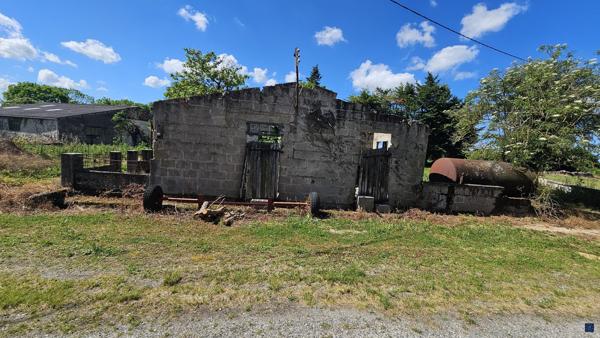 Charentaise de 300 m² à SEMUSSAC