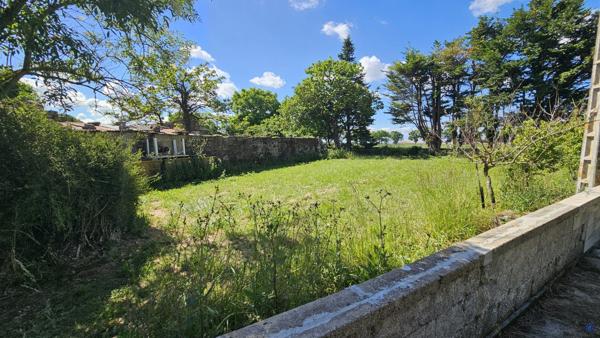 Charentaise de 300 m² à SEMUSSAC