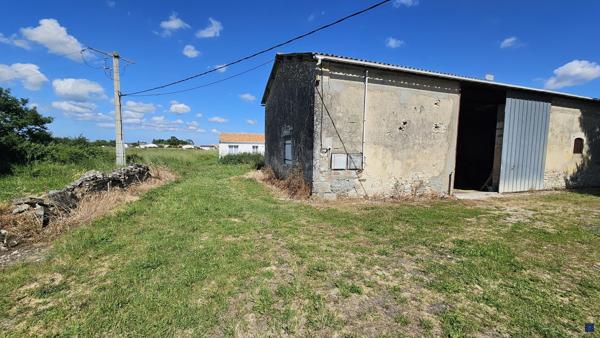 Charentaise de 300 m² à SEMUSSAC