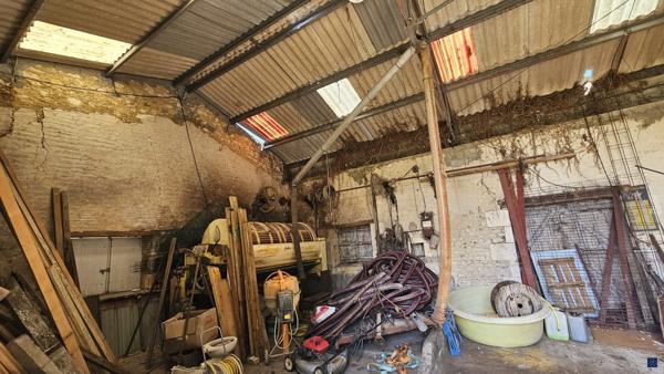 Charentaise de 300 m² à SEMUSSAC