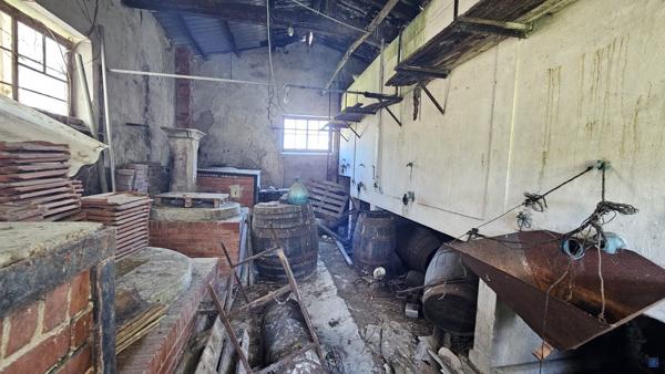 Charentaise de 300 m² à SEMUSSAC