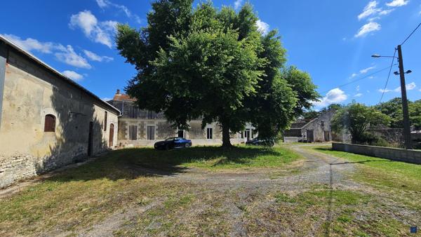 Charentaise de 300 m² à SEMUSSAC